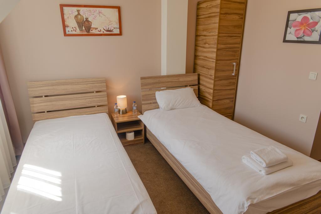Hotel - Restauracja Platan Sędziszów Małopolski Buitenkant foto