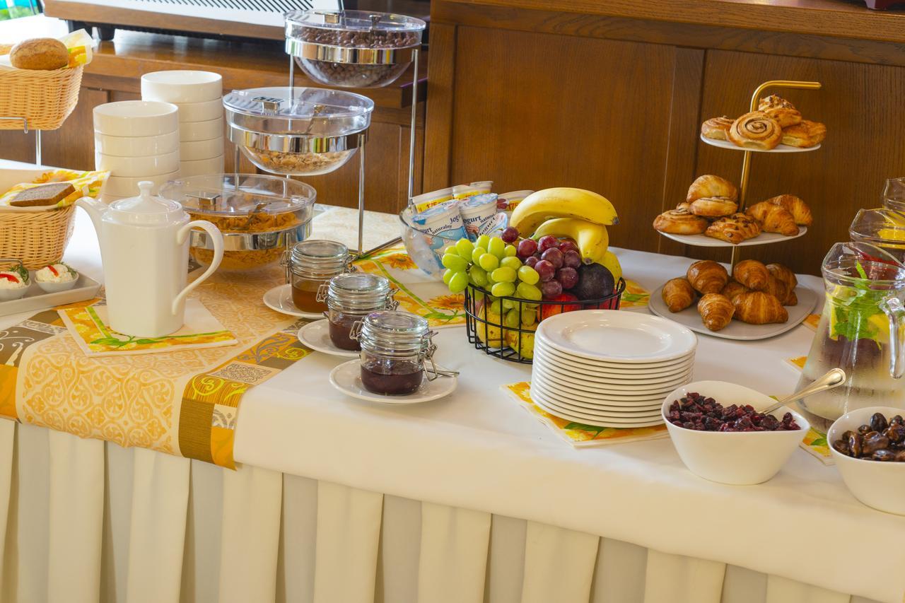 Hotel - Restauracja Platan Sędziszów Małopolski Buitenkant foto
